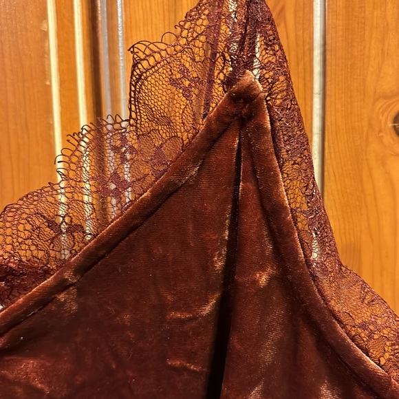 Kimchi Blue Crushed Velvet Rust colored Cami - size medium - Picture 5 of 5